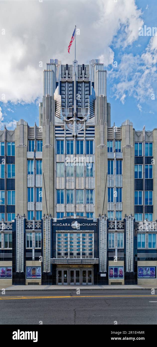 Le Niagara Mohawk Building, qui était à l'origine le Niagara Hudson Building et maintenant occupé par National Grid, est un monument art déco du centre-ville de Syracuse. Banque D'Images