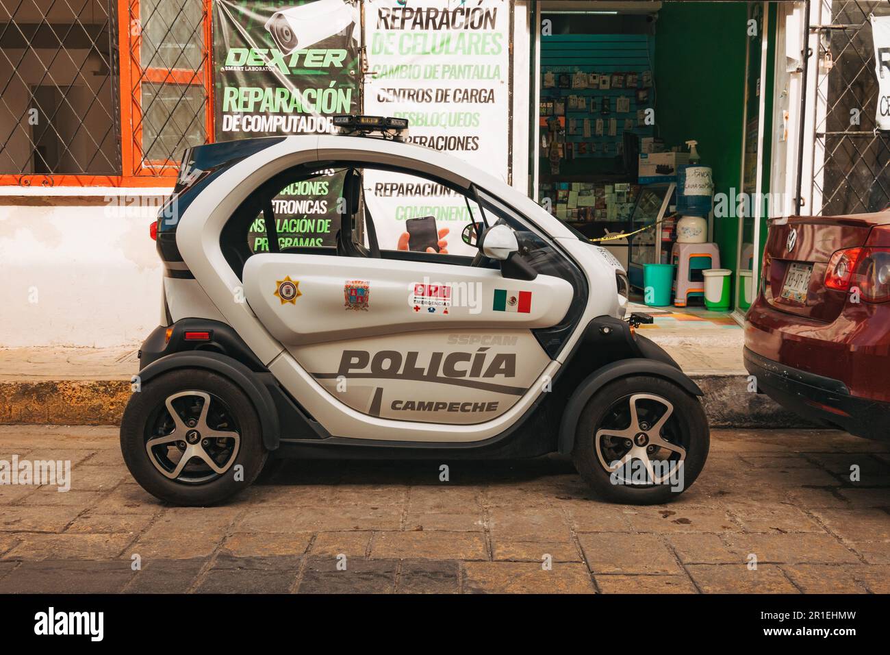 Une voiture de police électrique Renault Twizy à Campeche, Mexique Banque D'Images