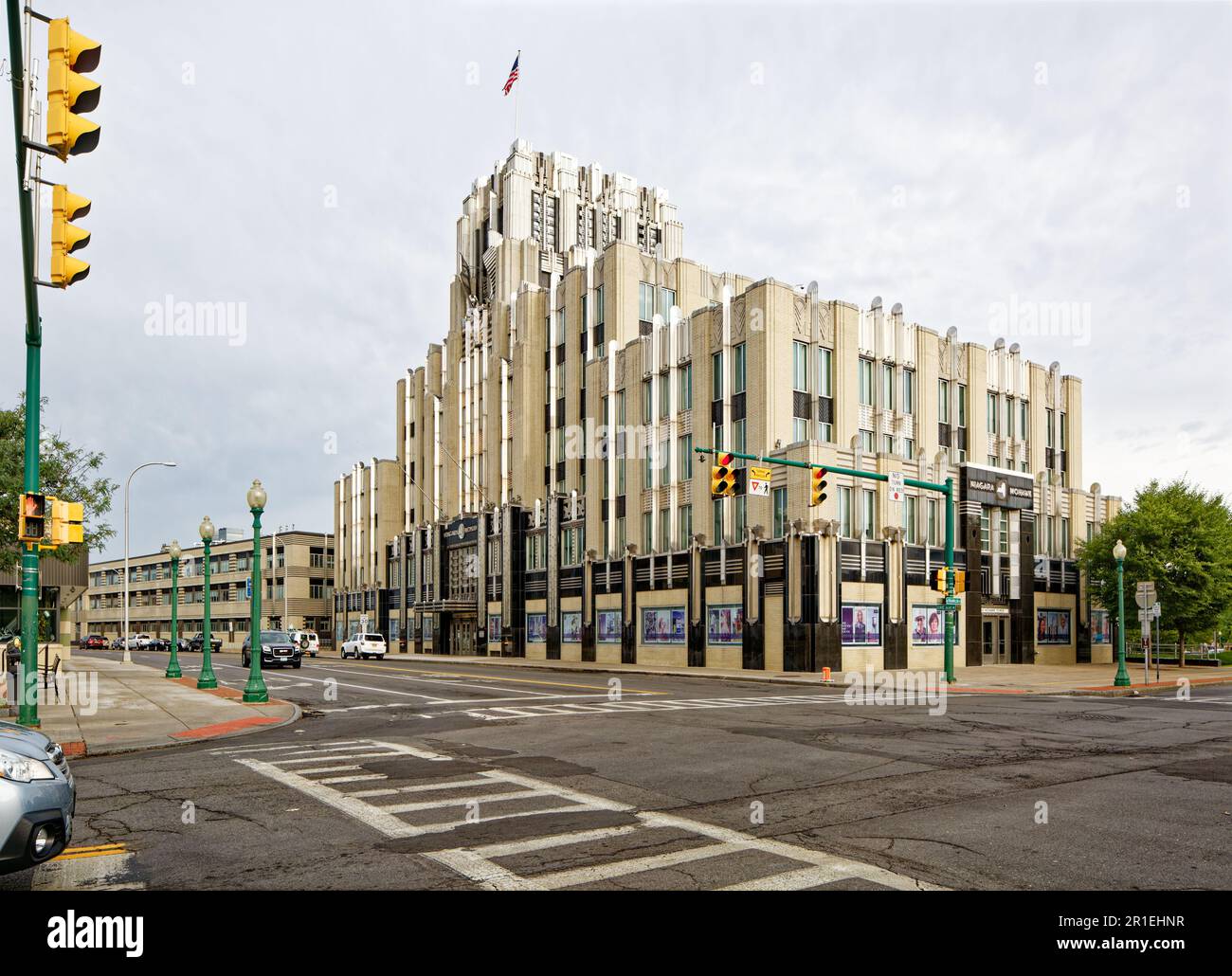 Le Niagara Mohawk Building, qui était à l'origine le Niagara Hudson Building et maintenant occupé par National Grid, est un monument art déco du centre-ville de Syracuse. Banque D'Images