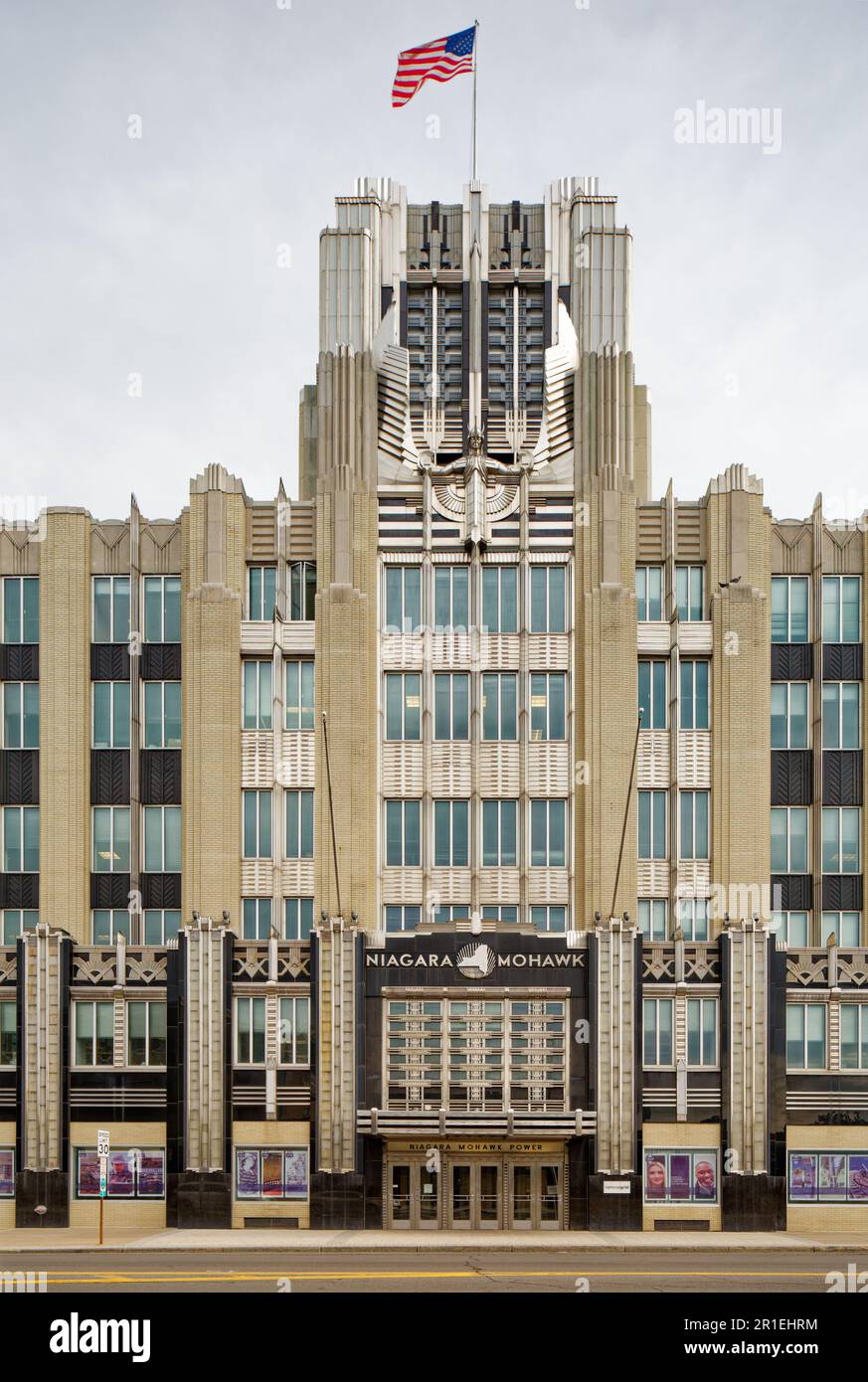 Le Niagara Mohawk Building, qui était à l'origine le Niagara Hudson Building et maintenant occupé par National Grid, est un monument art déco du centre-ville de Syracuse. Banque D'Images