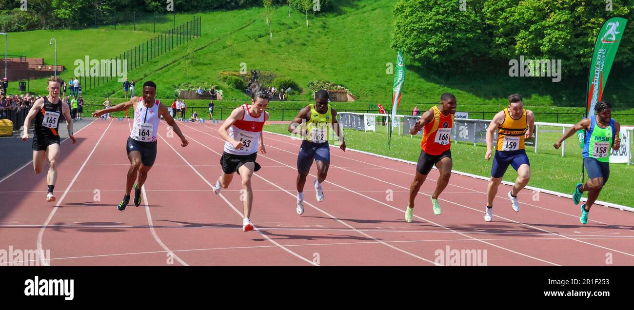 Mary Peters Track, Belfast, Irlande du Nord, Royaume-Uni. 13 mai 2023. Les mileurs irlandais de Belfast se rencontrent. Action de l'événement d'aujourd'hui. Robert McDonnell (Galway City Harriers - 163) remporte la course de Mes a 100m. Crédit : David Hunter/Alay Live News. Banque D'Images