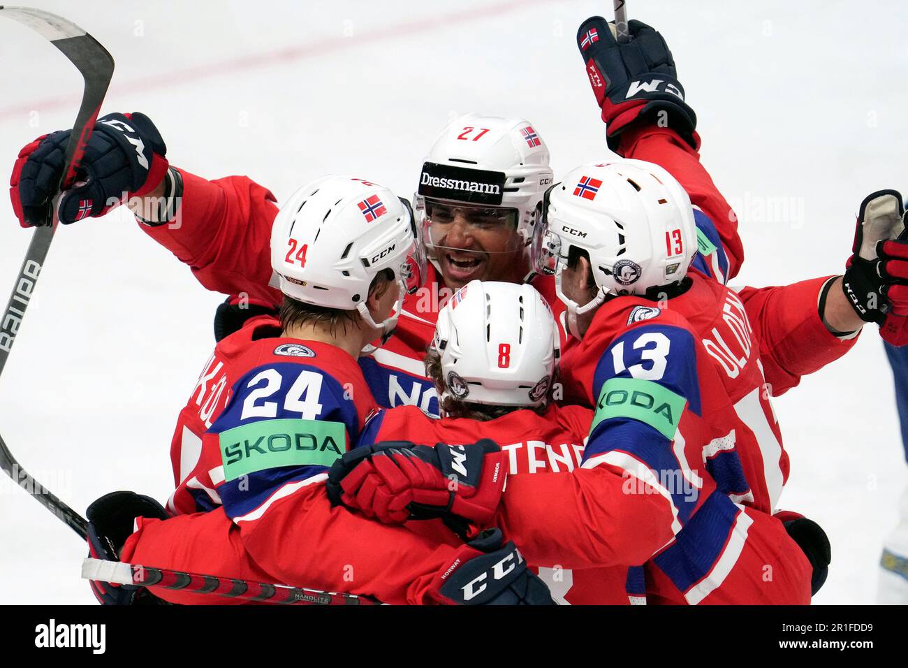 Riga, Lettonie. 13th mai 2023. Les joueurs norvégiens célèbrent les scores lors du match du groupe B entre la Norvège et le Kazakhstan lors du Championnat du monde de hockey sur glace 2023 de l'IIHF à Riga, en Lettonie, au 13 mai 2023. Crédit: Edijs Palens/Xinhua/Alamy Live News Banque D'Images