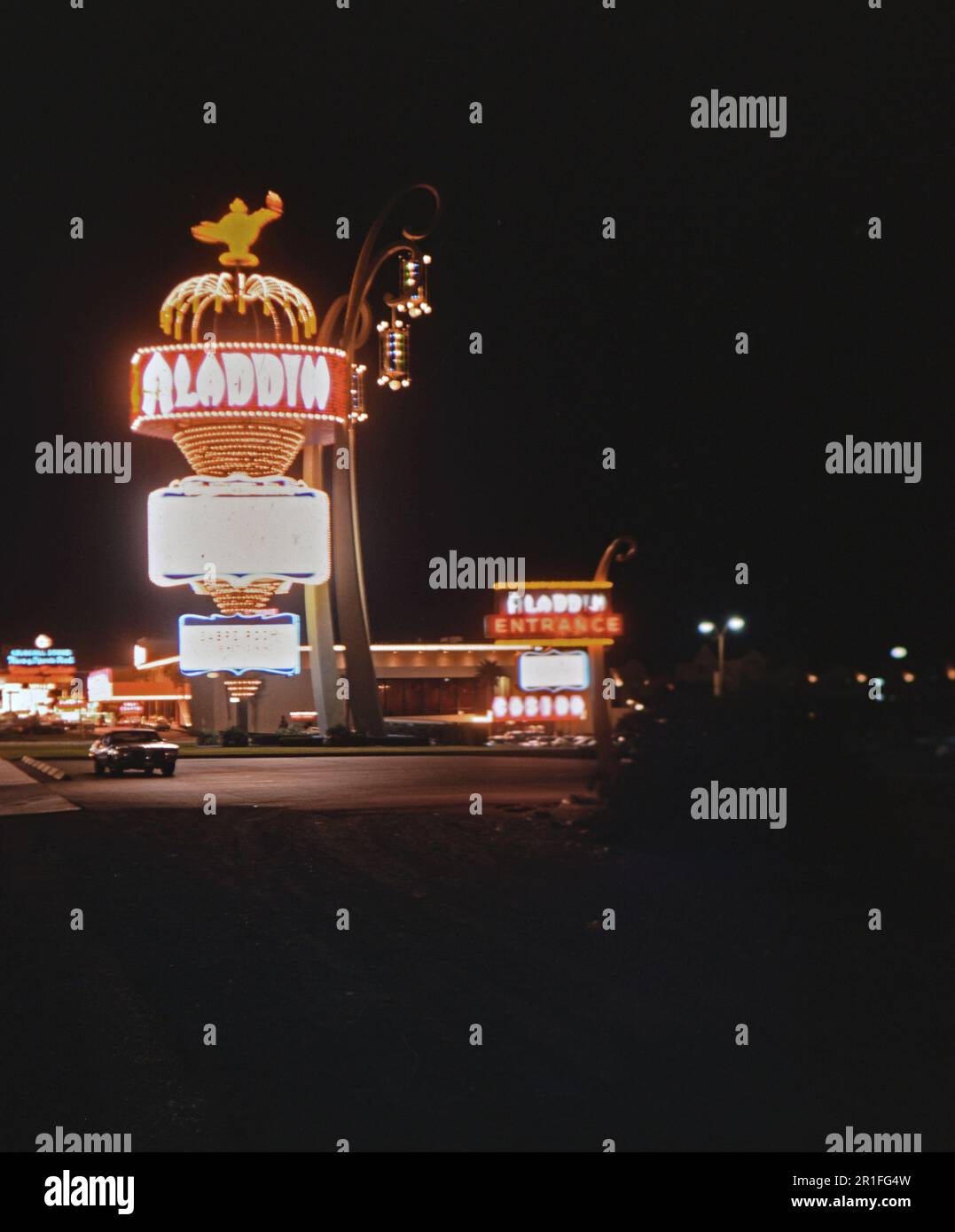 Aladdin Hôtel la nuit à Las Vegas Nevada ca. 1971 Banque D'Images