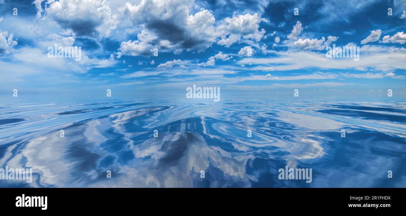 Les cumulus orageux se reflètent sur un plan d'eau tranquille Banque D'Images