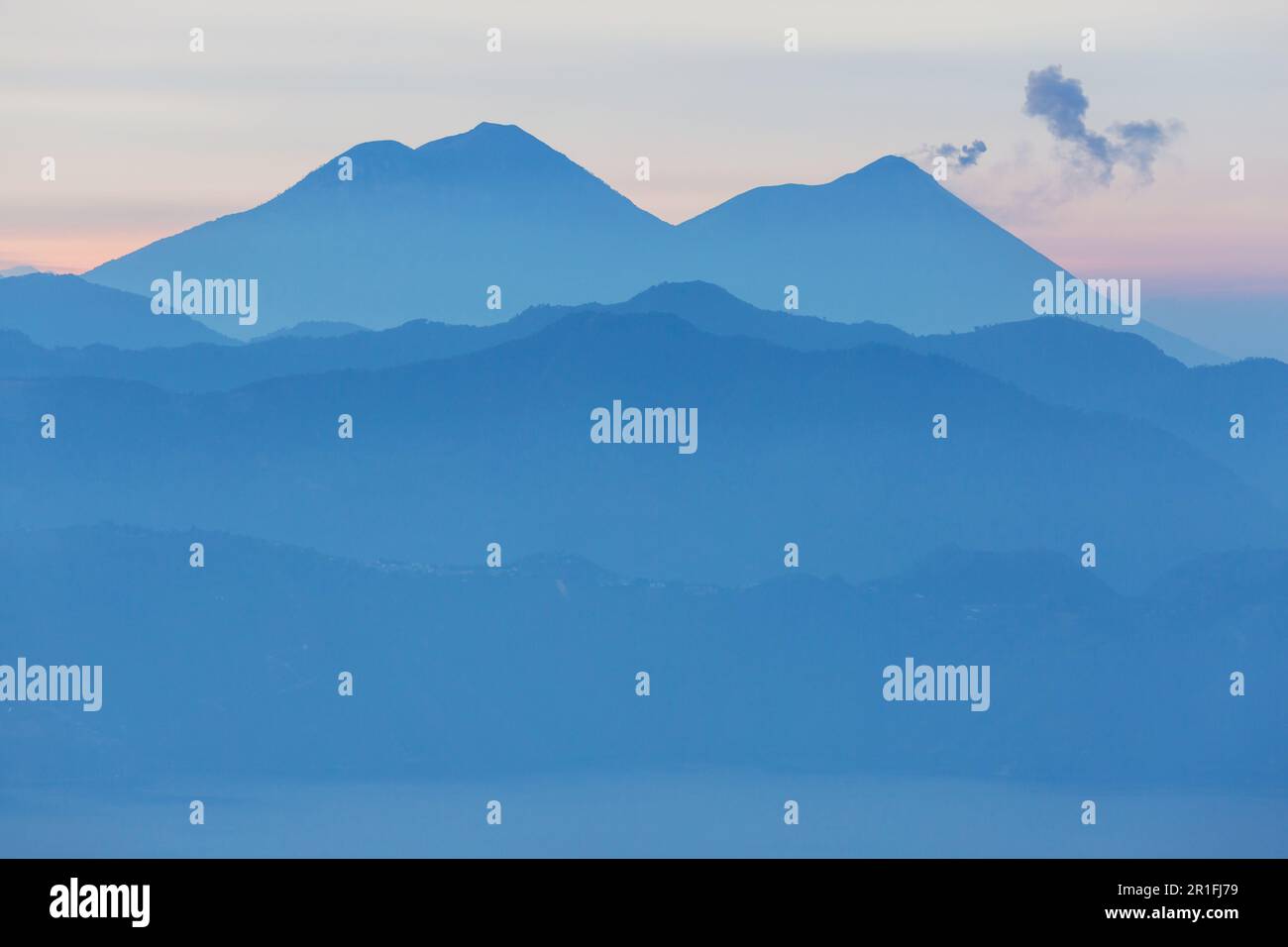 Beaux paysages de volcans au Guatemala, Amérique Centrale Banque D'Images