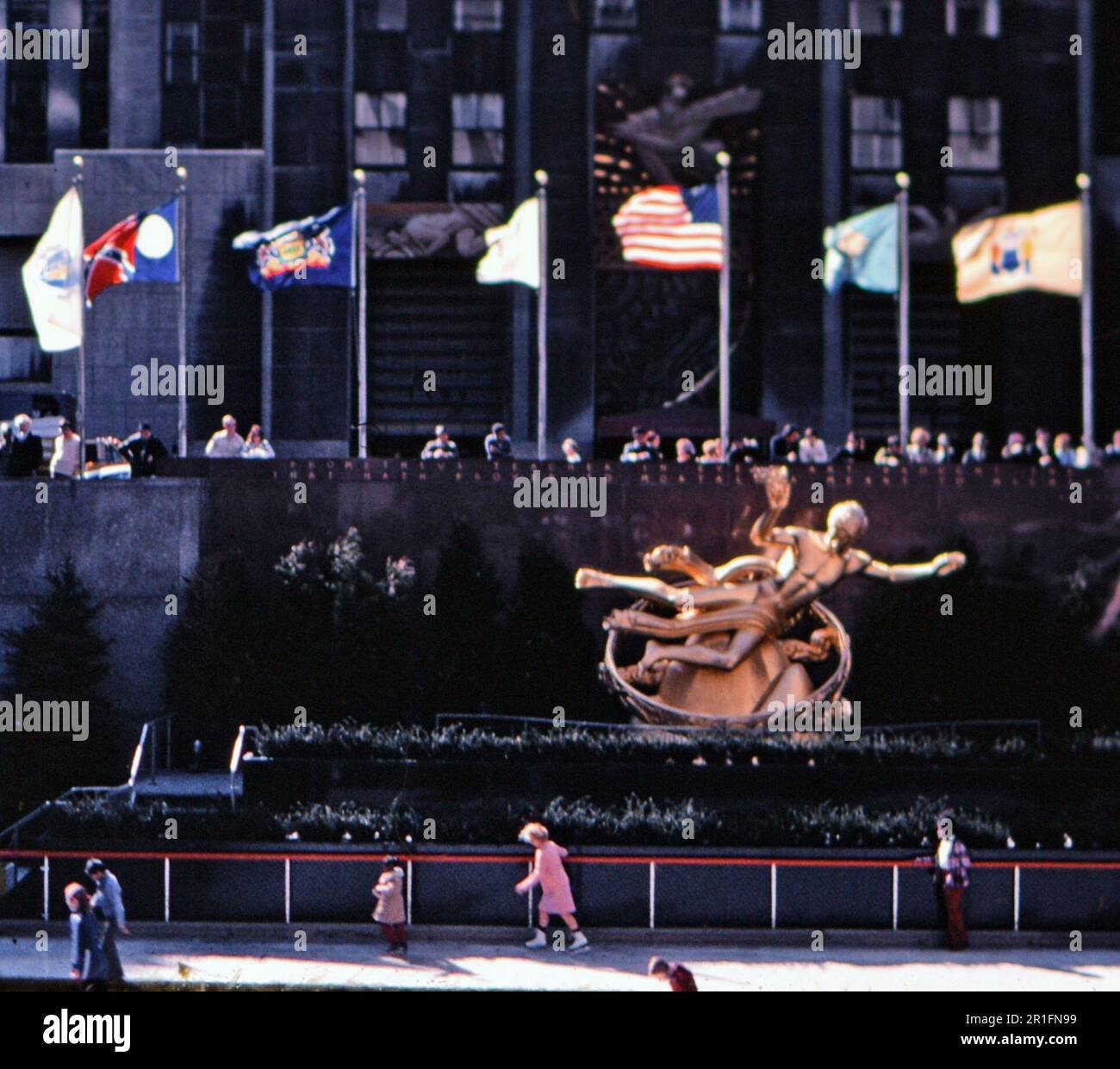 Patinoire du Rockefeller Center à New York. fin 1960s Banque D'Images