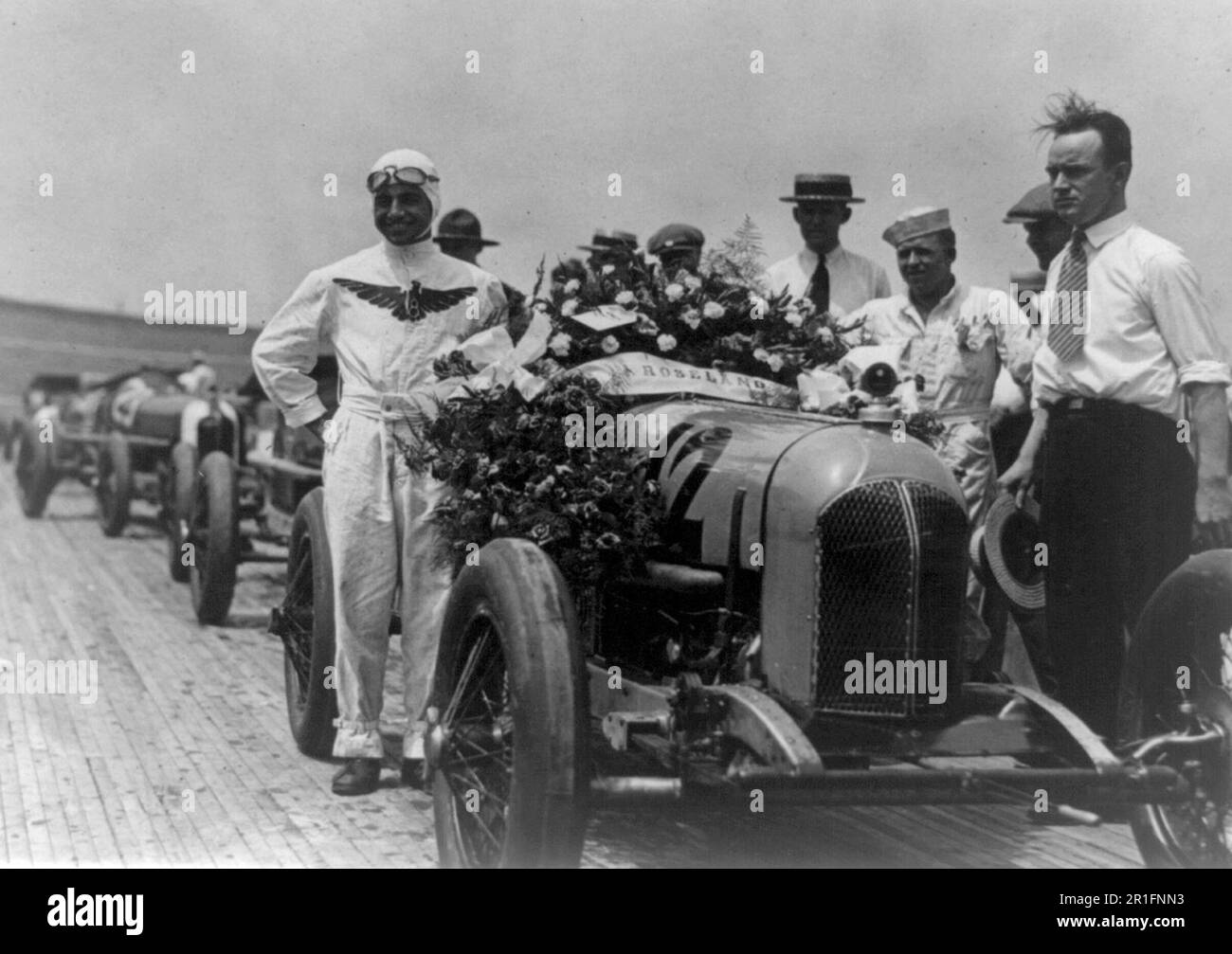 Photo d'archives: Peter de Paolo, vainqueur de la course de 250 miles de Balto-Washington a cassé juste avant le début aujourd'hui ca. 1925 Banque D'Images