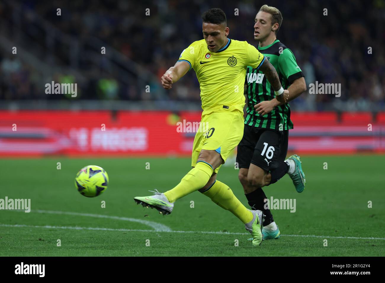 Milan, Italie. 13th mai 2023. Lautaro Martinez du FC Internazionale en action pendant la série Un match de football 2022/23 entre le FC Internazionale et US Sassuolo au stade Giuseppe Meazza, Milan, Italie sur 13 mai 2023 Credit: Live Media Publishing Group/Alay Live News Banque D'Images