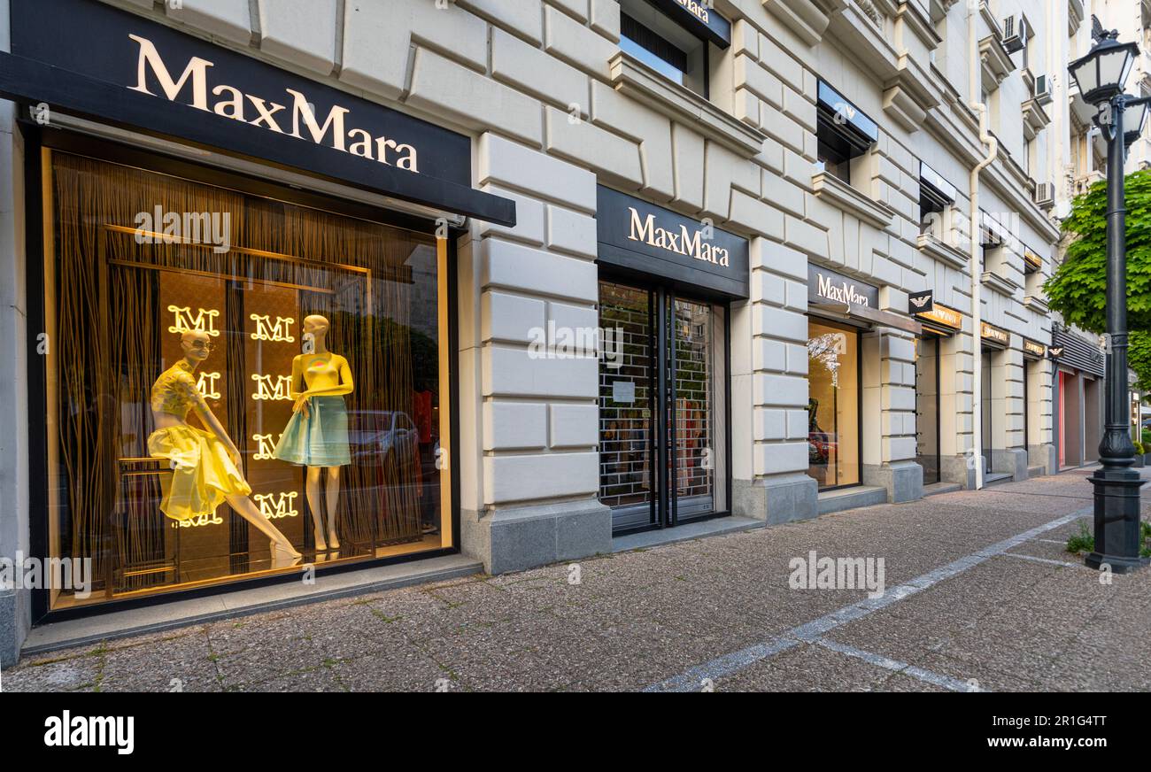 Sofia, Bulgarie. Mai 2023. Vie extérieure du magasin de luxe Max Mara dans le centre-ville Banque D'Images