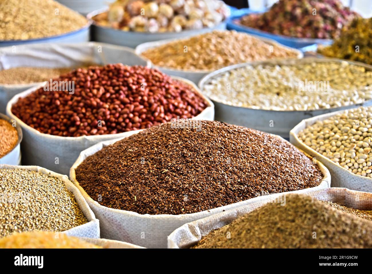 Produits alimentaires séché sur la rue arabe market stall Banque D'Images