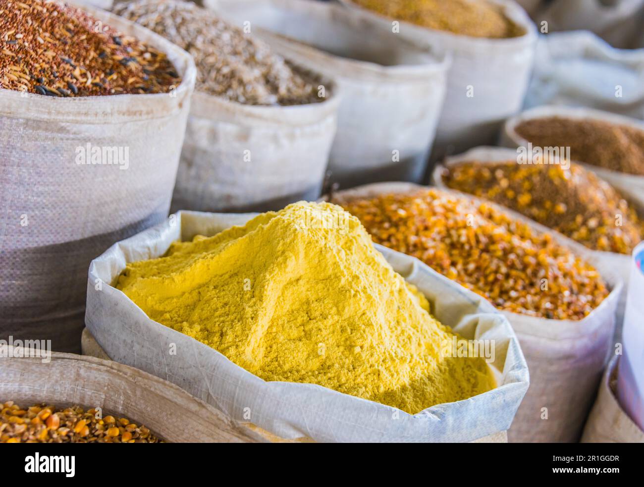 Produits alimentaires séchés vendus à la Bazar Chorsu à Tachkent, Ouzbékistan Banque D'Images