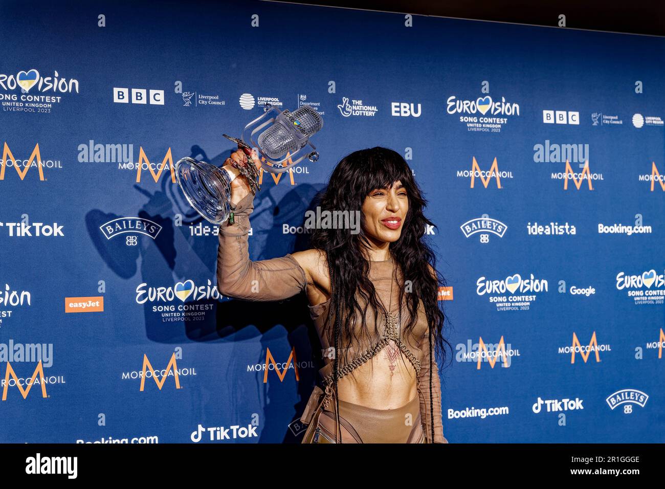 13 mai 2023, Liverpool, Royaume-Uni: 13 mai 2023, Liverpool, Royaume-Uni: Angleterre: 13 mai 2023, Liverpool, Merseyside, Royaume-Uni: Le gagnant de Loreen en Suède du Concours Eurovision de la chanson 2023 Grande finale à l'arène de Liverpool avec sa chanson â€˜Tattoo. Loreen est seulement la deuxième artiste à remporter deux fois le Concours Eurovision de la chanson, et la seule artiste féminine, après sa victoire en 2012 avec l'euphorie. ..26 pays ont participé à la Grande finale de la plus grande manifestation musicale en direct du monde, organisée par la BBC, membre de l'UER, le samedi 13 mai à Liverpool. .Credit image: Â© Andy Von PIP/ZUMA Press Banque D'Images