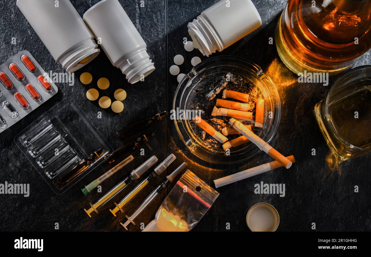 Les substances addictives, y compris l'alcool, les cigarettes et les drogues Banque D'Images