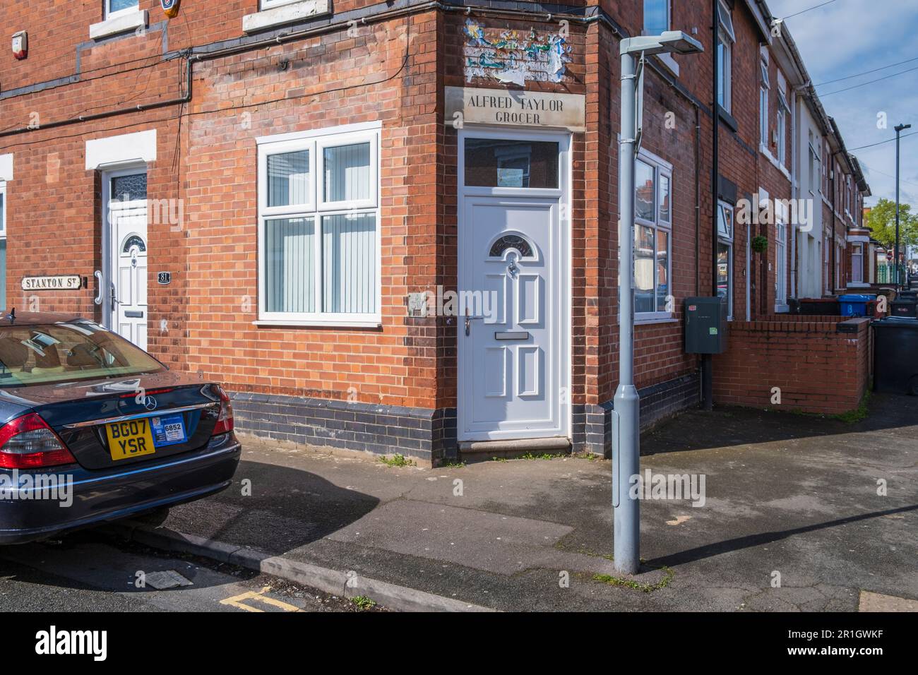 Panneau fantôme de l'ancienne épicerie Alfred Taylor, à l'angle de Stanton Street et porter Road, Normanton, Derby Banque D'Images