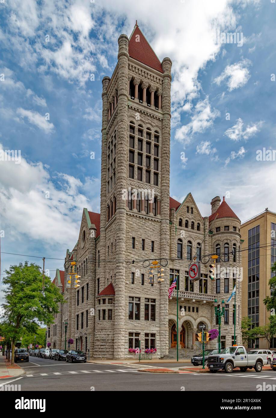 L'hôtel de ville, situé sur Washington Street dans le centre-ville de Syracuse, est construit en pierre calcaire Onondaga dans le style roman de Richardsonian. Banque D'Images