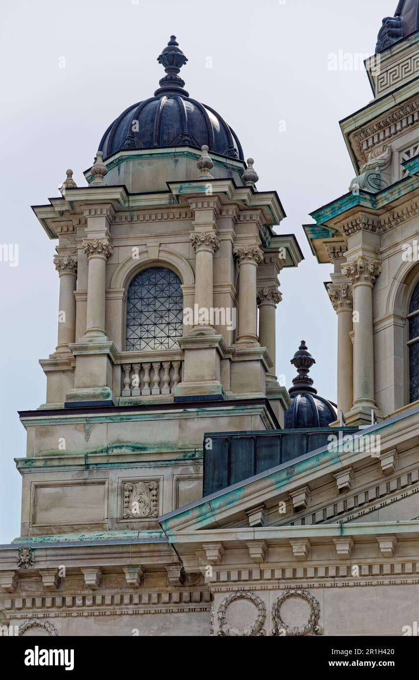 Le palais de justice du quatrième comté, connu sous le nom de Onondaga Supreme and County courts House, est un monument des Beaux Arts situé sur Columbus Circle, dans le centre-ville de Syracuse. Banque D'Images