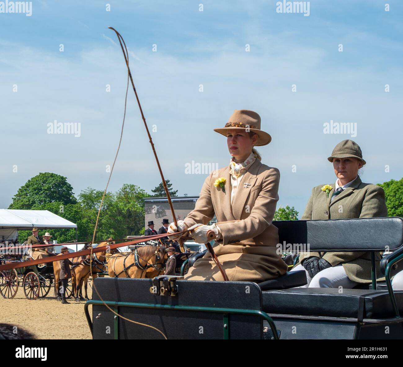 Windsor, Berkshire, Royaume-Uni. 14th mai 2023. Lady Louise Windsor au Royal Windsor Horse Show revient à la Castle Arena pour la rencontre Pol Roger de la British Driving Society - Retour de Drive. Le regretté duc d'Édimbourg a souvent été vu en voiture autour du grand parc de Windsor et sa grande fille Lady Louise, suit ses traces en conduisant la voiture du duc. Crédit : Maureen McLean/Alay Live News Banque D'Images