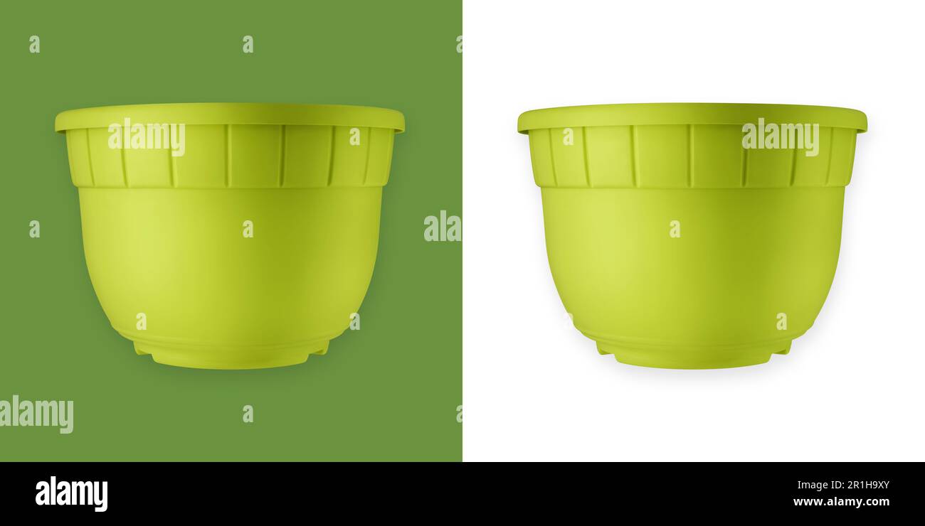Équipement d'outils de jardinage. Pot en plastique vert jardin, vue de dessus isolée sur fond blanc et vert. Concept de printemps de potager et de soin des plantes Banque D'Images
