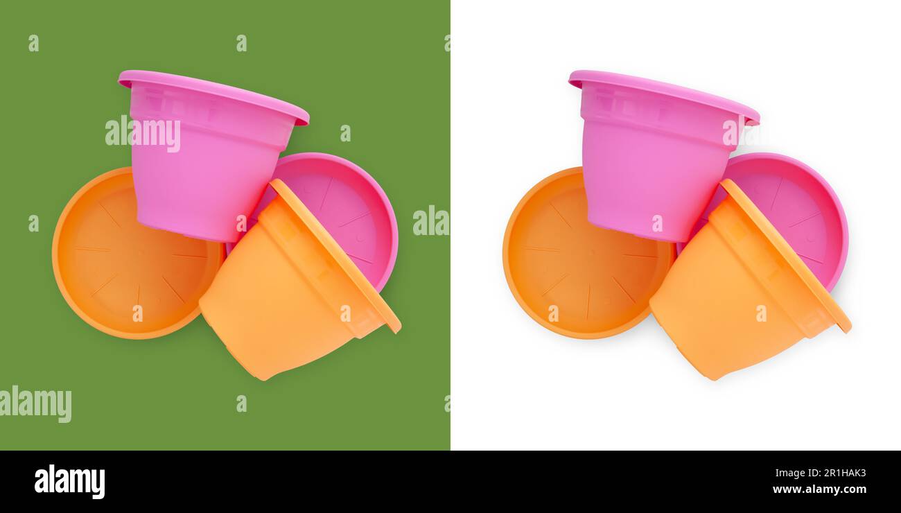 Matériel de jardinage, pots de jardin colorés en plastique avec assiettes, vue de dessus isolée sur fond blanc et vert. Bannière pour les travaux de plantation ou les feuilles de produit Banque D'Images