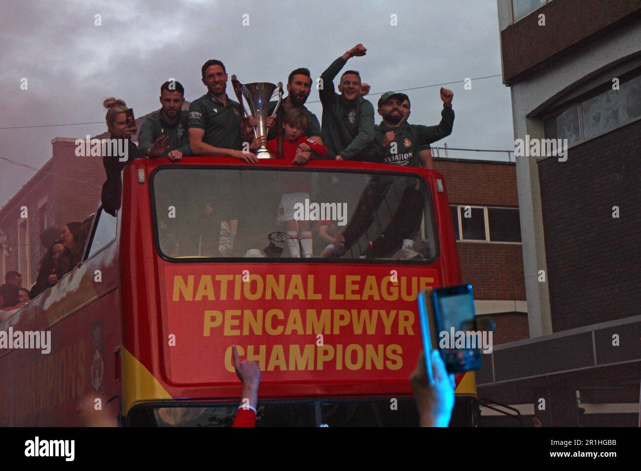Wrexham FC défilé de bus célébrant le succès dans la ligue nationale Banque D'Images