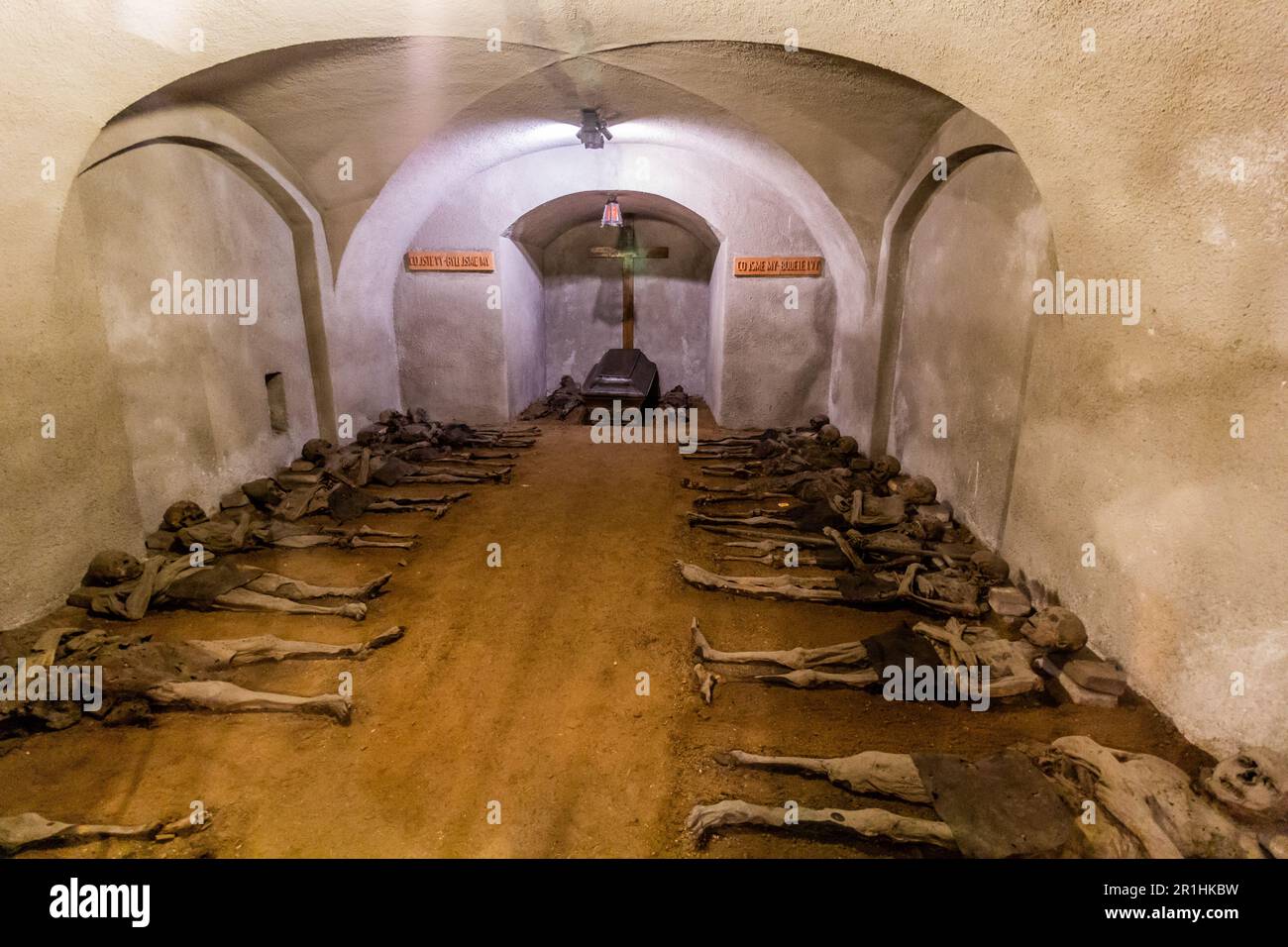 BRNO, TCHÉQUIE - 6 SEPTEMBRE 2021: Momies dans la crypte des Capucins à Brno, République Tchèque Banque D'Images