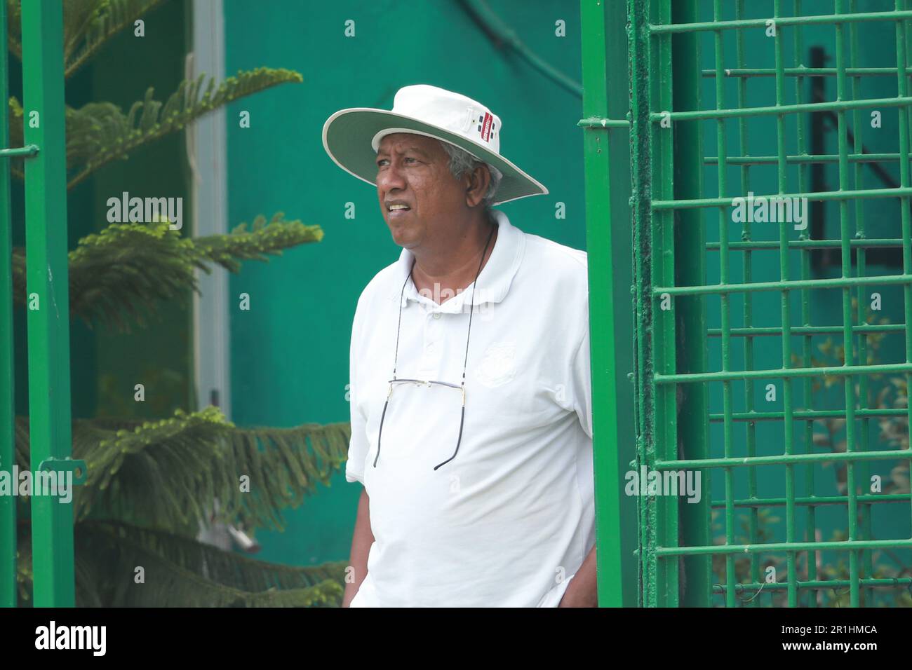 Gamini de Silva, conservateur en chef du stade national Sher-e-Bangla, lors du match de super-ligue de cricket de la première division de Dhaka 2022-23 entre AB Banque D'Images