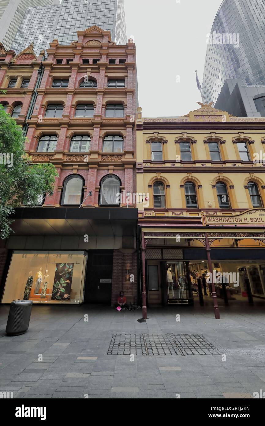 640 façades de l'ancien bâtiment Glasshouse et du bâtiment Soul Pattinson, toutes deux en face de la rue Pitt. Sydney-Australie. Banque D'Images