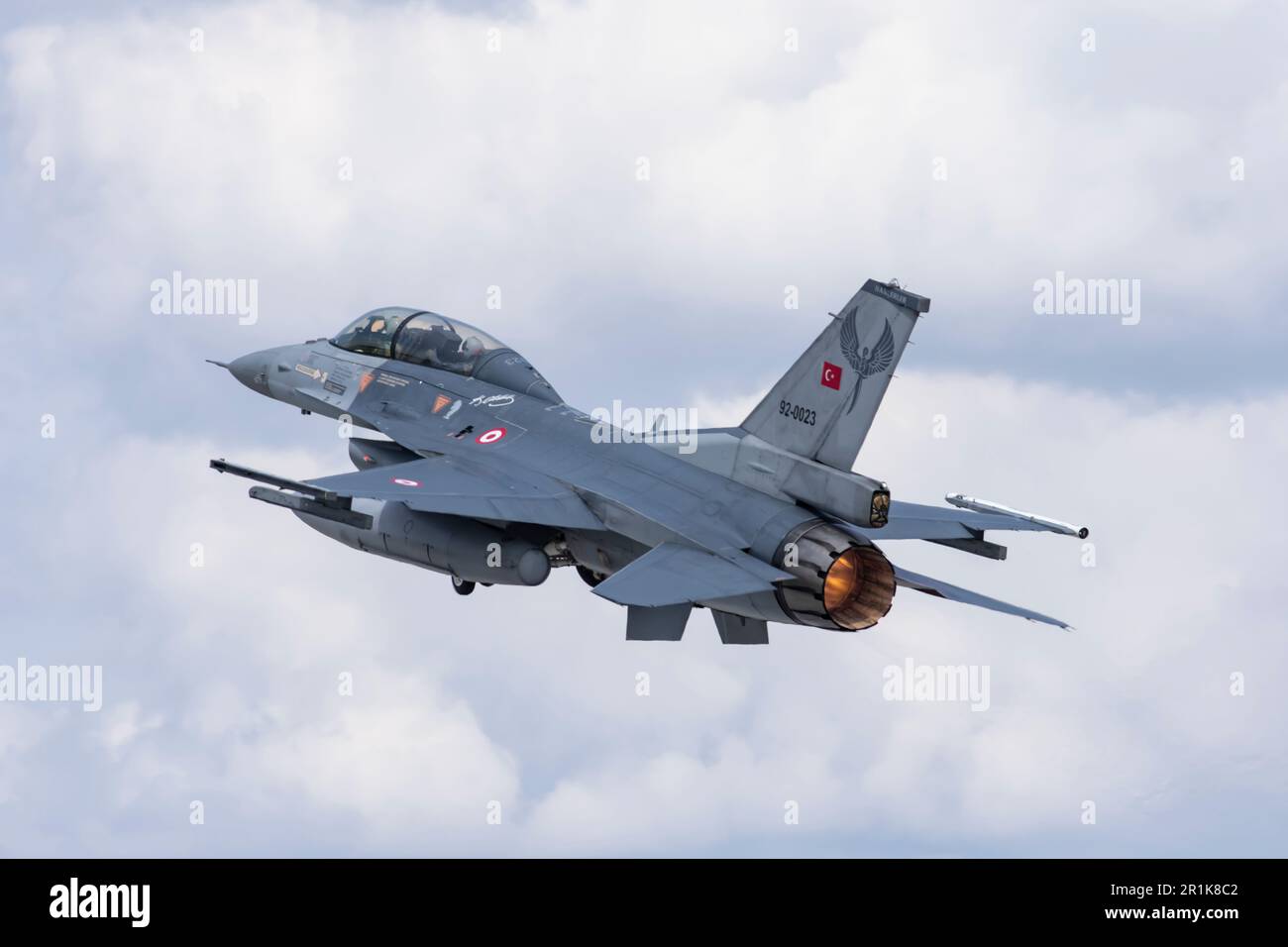 F-16D Faucon de combat de décollage Konya Anatolian Eagle exercices (92-0023) de 191 Filo Hancer 'dagger' basé à Konya 3. Jet principal 132. escadron Banque D'Images