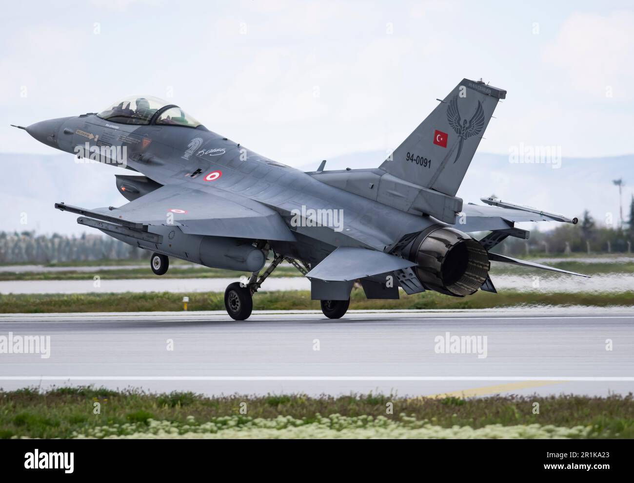 F-16C Faucon de combat de décollage Konya Anatolian Eagle exercices (94-0091) de 191 Filo Hancer 'dagger' basé à Konya 3. Jet principal 132. escadron Banque D'Images