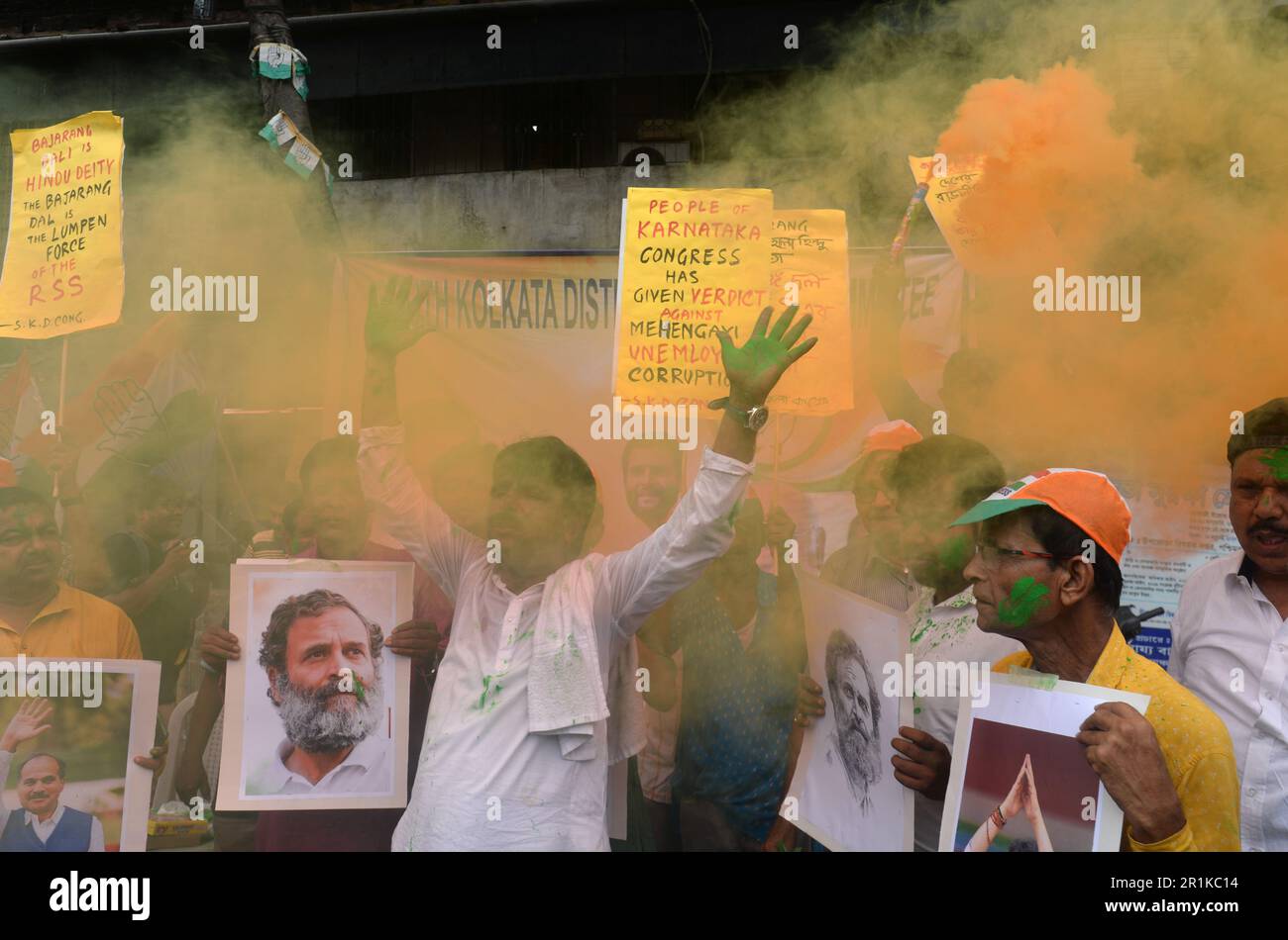 Kolkata, Inde. 13th mai 2023. Les travailleurs du Congrès célèbrent la victoire du parti à l'élection de l'Assemblée du Karnataka. Sur 13 mai 2023 à Kolkata. Inde. (Credit image: © Saikat Paul/eyepix via ZUMA Press Wire) USAGE ÉDITORIAL SEULEMENT! Non destiné À un usage commercial ! Banque D'Images