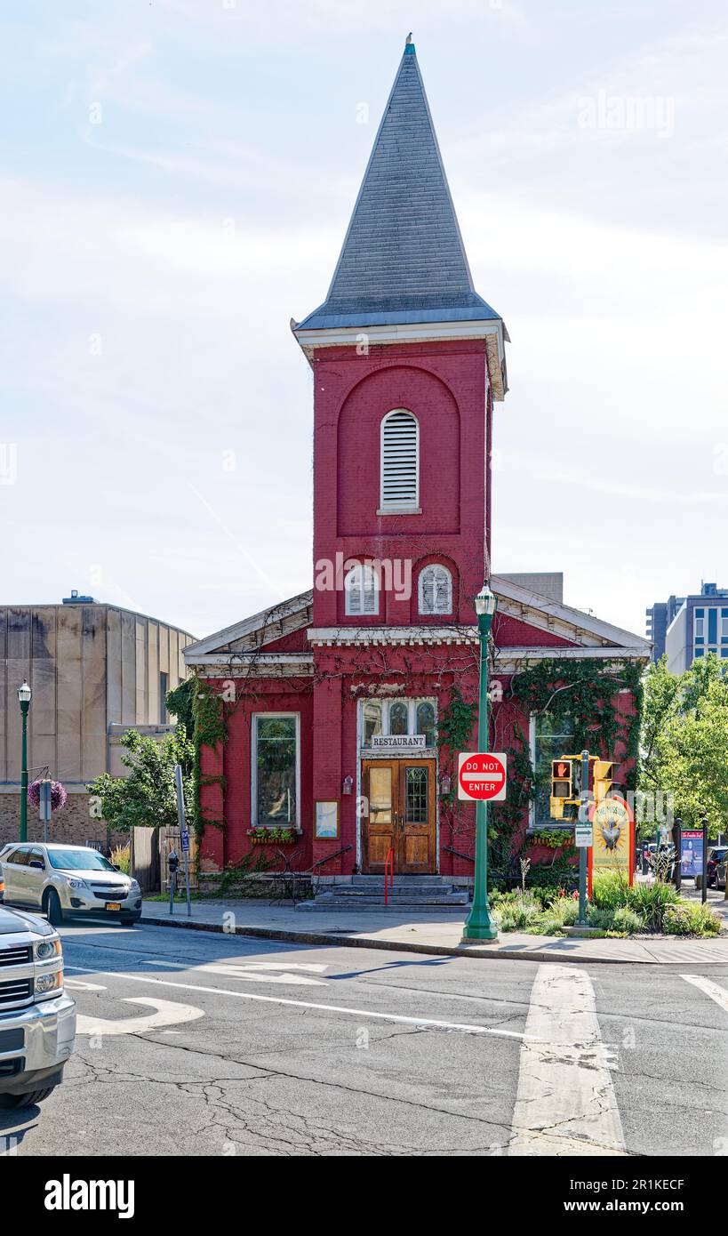 Construit en 1846 sous le nom d'église méthodiste Wesleyan, le bâtiment grec Revival en brique rouge a été utilisé pour la dernière fois comme restaurant Mission. Banque D'Images