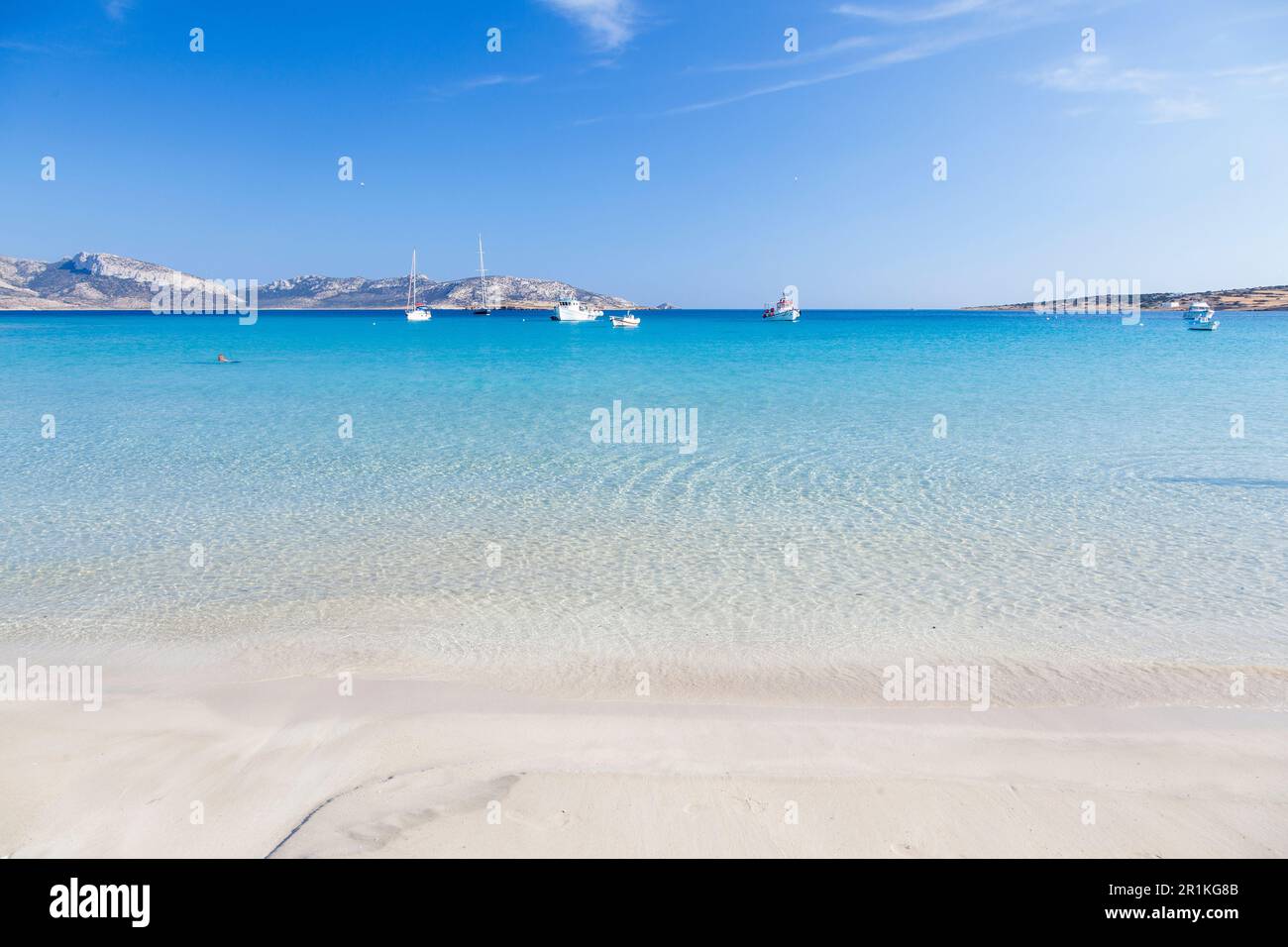 Plage de sable de rêve d'eaux turquoise cristallines dans l'île de Koufonisi, les îles Cyclades, Grèce, Europe. Banque D'Images