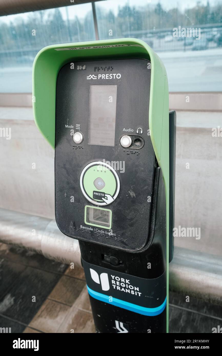 lecteur de cartes presto, système automatisé sans contact de collecte des  tarifs de transport en commun utilisé en Ontario, au Canada Photo Stock -  Alamy