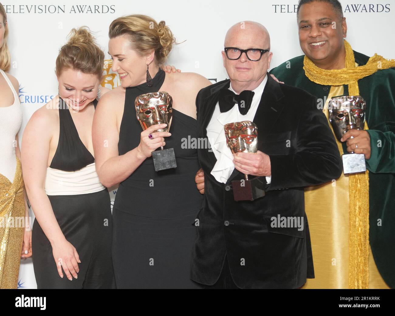 (Gauche-droite) Mia Threapleton, Kate Winslet, Dominic Savage et Krish Majumdar avec le prix pour le simple Drama, pour moi Ruth aux BAFTA Television Awards 2023 au Royal Festival Hall, Londres. Date de la photo: Dimanche 14 mai 2023. Banque D'Images