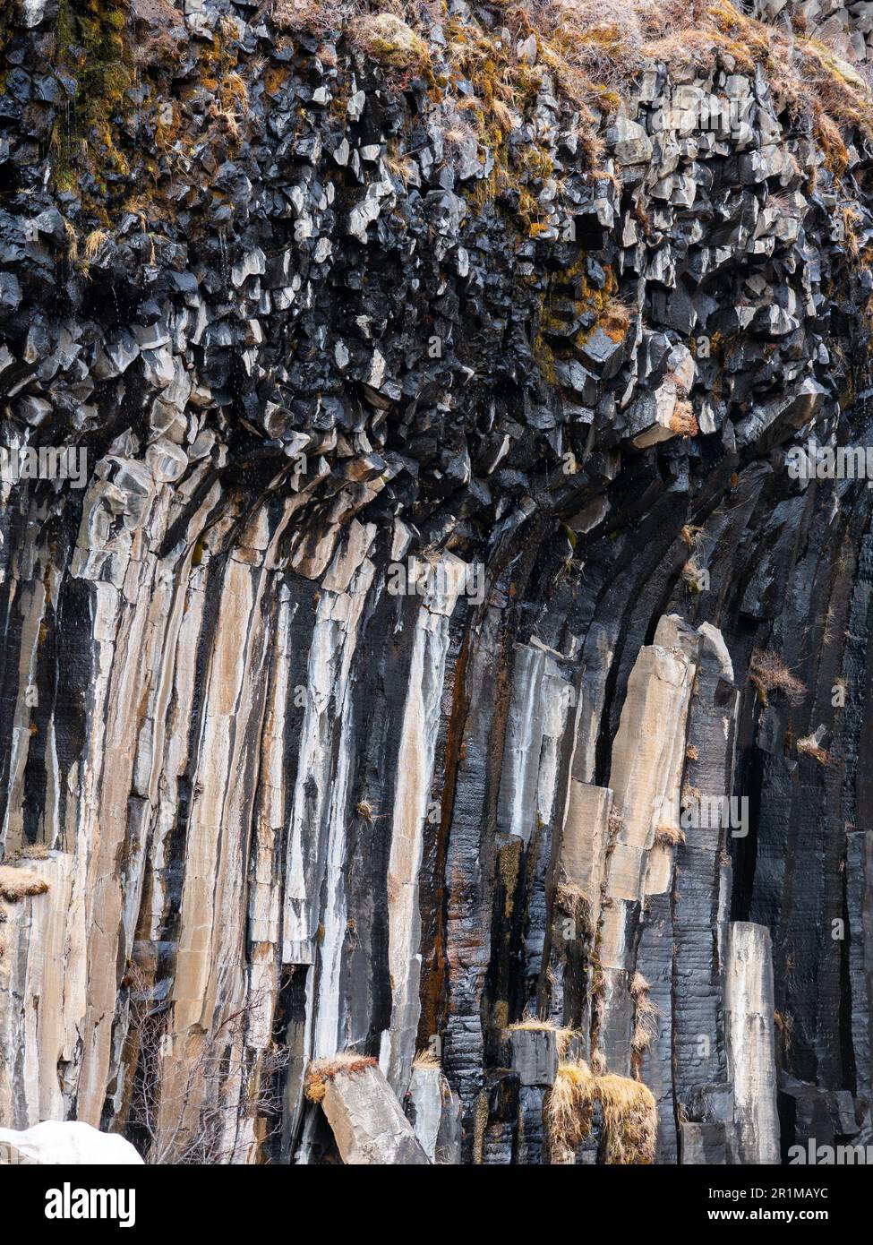 Un paysage spectaculaire avec des formations rocheuses naturelles ressemblant à la tête d'un géant Banque D'Images