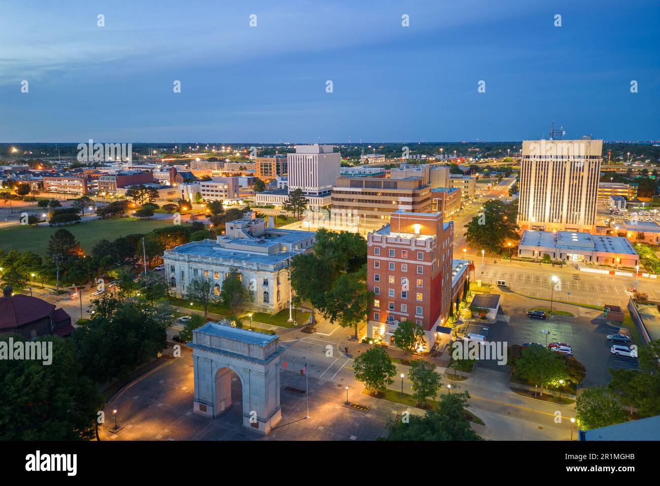 Newport News, Virginie, États-Unis d'en haut à la tombée de la nuit. Banque D'Images