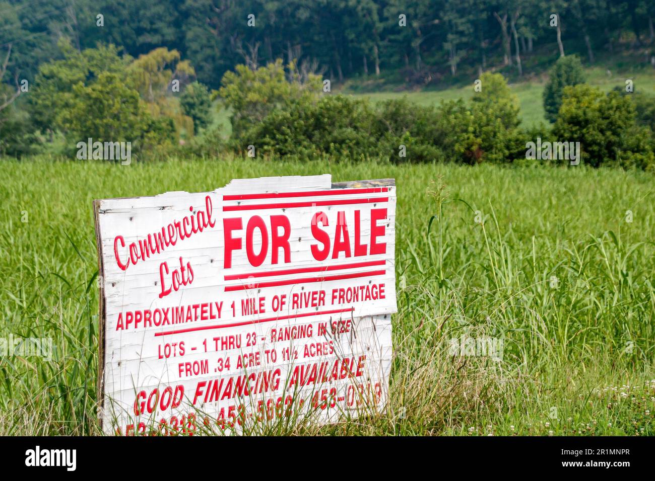 Sevierville Tennessee, vente de terrains commerciaux signe, façade de rivière Banque D'Images