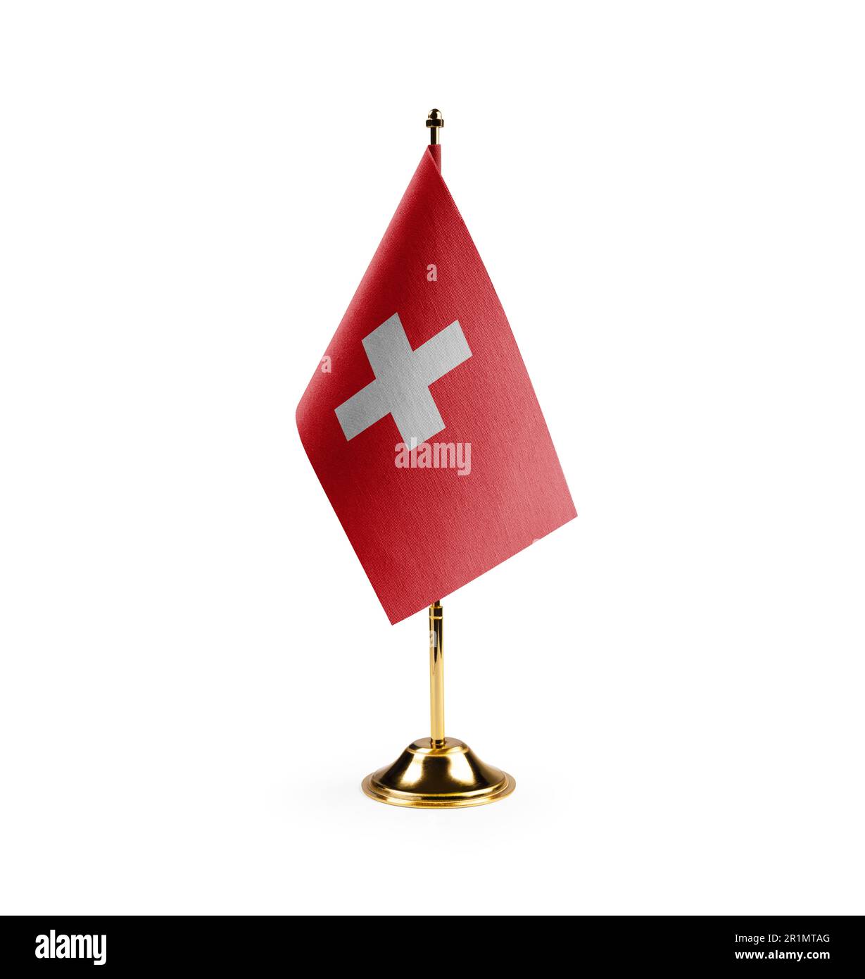 Petit drapeau national de la Suisse sur fond blanc. Banque D'Images