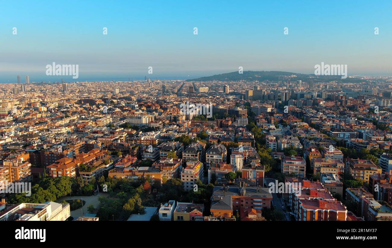 Horizon de Barcelone, vue aérienne de Sarria-Sant Gervasi, l'un des plus grands quartiers de Barcelone. Catalogne, Espagne Banque D'Images