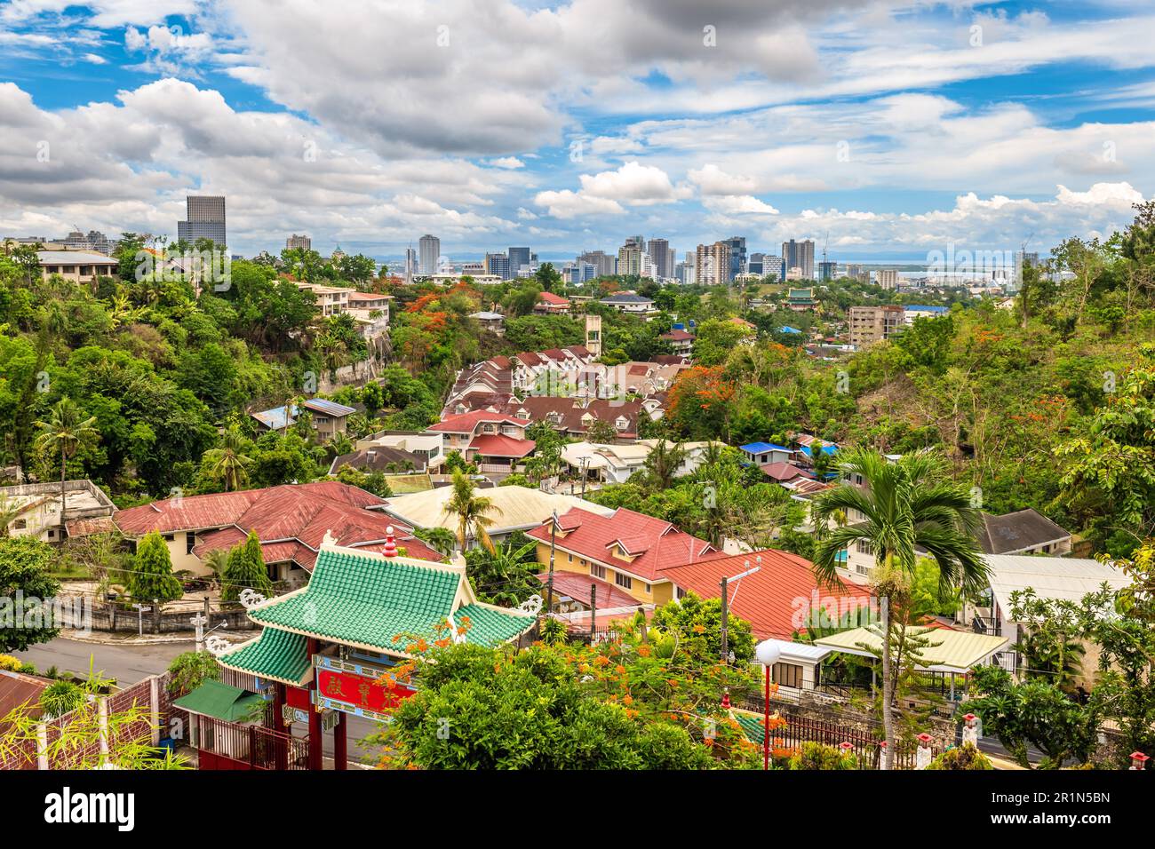 Paysage de la ville de Cebu fromTaoïste Temple aux Philippines. Traduction: Temple taoïste. Banque D'Images