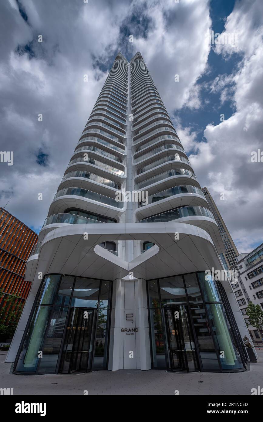 Gratte-ciel résidentiel Grand Tower à Europacity Francfort, Allemagne Banque D'Images