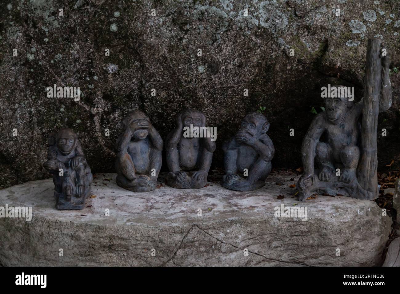 Trois singes sages sculpture représentant le concept du bouddhisme Banque D'Images