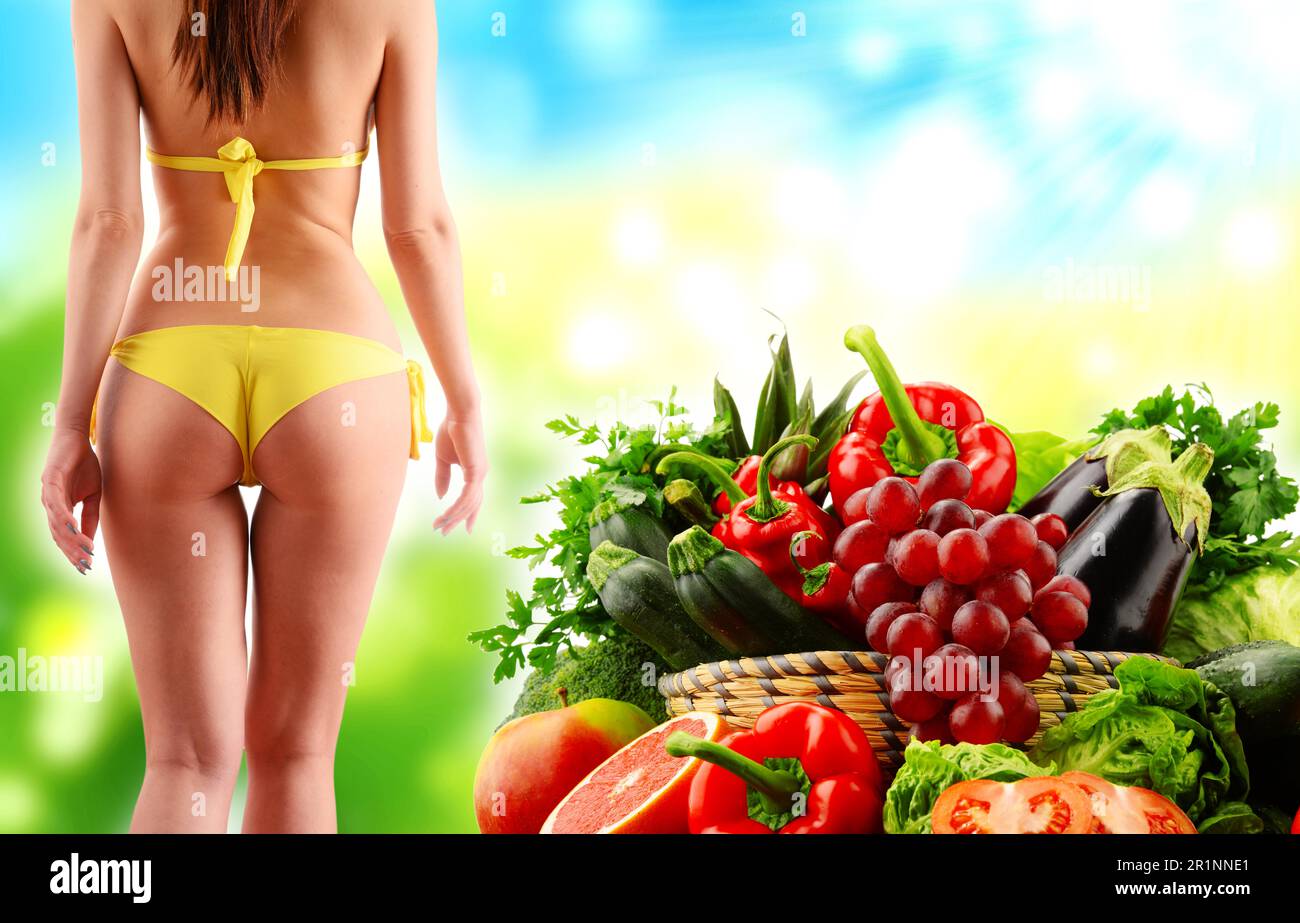 Suivre un régime. Alimentation équilibrée basée sur les fruits et légumes biologiques Banque D'Images