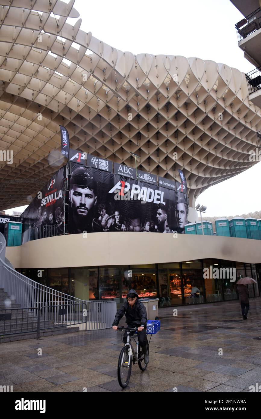 Las Setas de Sevilla (Metropol Parasol Séville) accueillant un tournoi international de Padel, Espagne Mars 2023 Banque D'Images