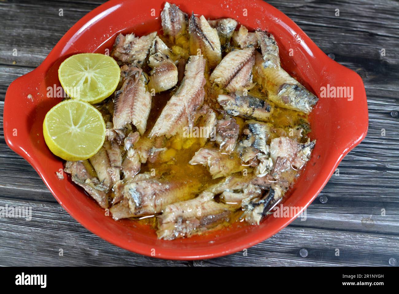 Conserves de sardines épicées dans l'huile végétale, ouverture facile