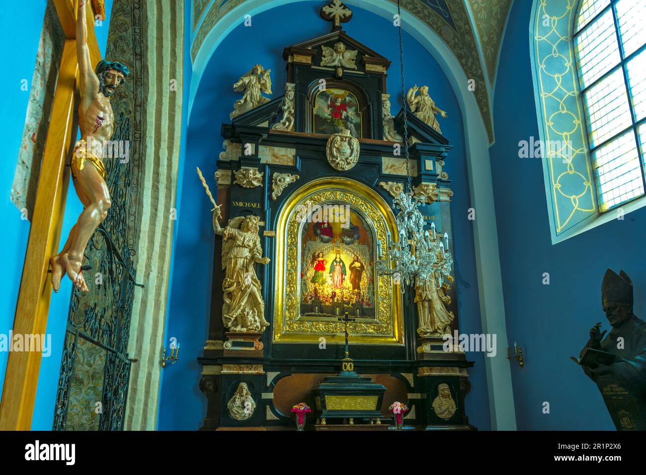 POZNAN, POL - NOV 27, 2018 : l'intérieur de la basilique de consigner vos bagages Saint Pierre et Saint Paul à Poznan, l'une des plus anciennes églises de Pologne Banque D'Images