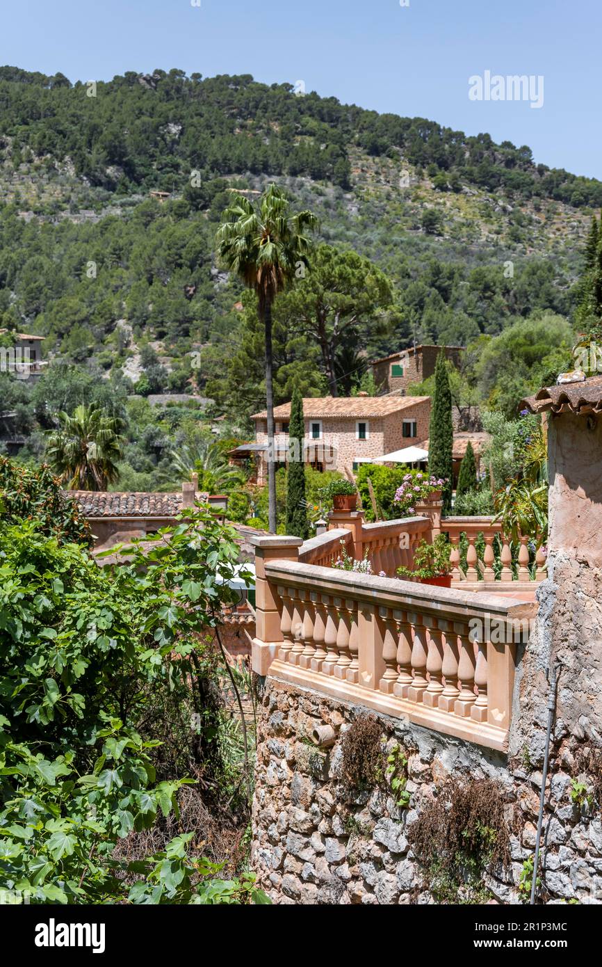 Maisons en pierre, village de montagne de Deia, Majorque, Iles Baléares, Espagne Banque D'Images