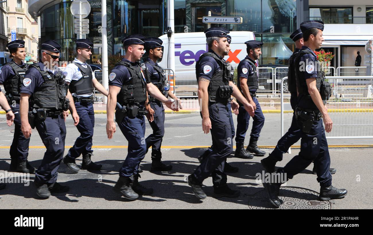 15 mai 2023, Cannes, Côte d'Azur, France: Répétitions de membres de la police nationale au Grand Palais à la veille de la cérémonie d'ouverture du Festival annuel de Cannes 76th à Cannes, France (Credit image: © Mickael Chavet/ZUMA Press Wire) USAGE ÉDITORIAL EXCLUSIF! Non destiné À un usage commercial ! Banque D'Images