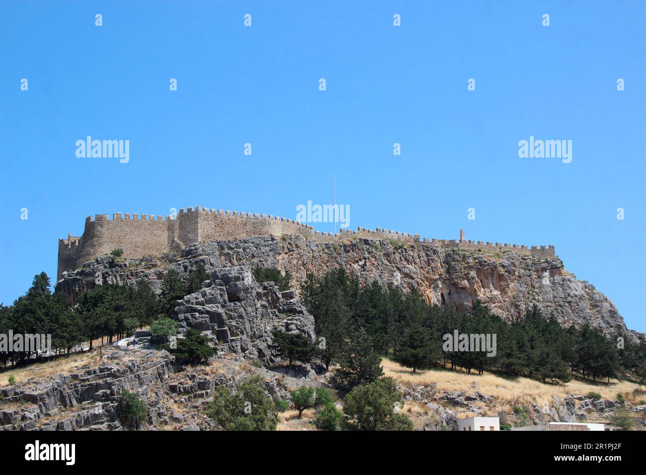 Vue sur l'Acropole, Lindos, l'île de Rhodes, Dodécanèse, mer Egée, Grèce Banque D'Images