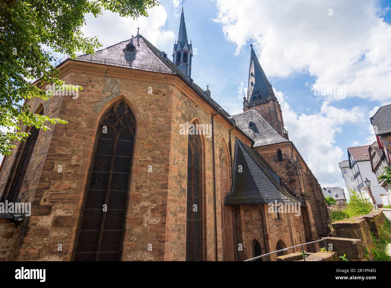 Marburg, rue Lutherische Pfarrkirche Marien (église paroissiale luthérienne de Saint Mary) à Lahntal, Hesse, Allemagne Banque D'Images